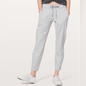 Lululemon On The Fly Pant Wee Are From Space Nimbus Battleship / Ice Grey size 4